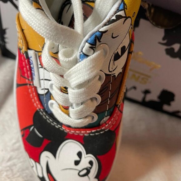 Disney Mickey & Friends "Off the Wall"  Vans Shoes Size 13.5 NEW in original Box - Picture 3 of 8
